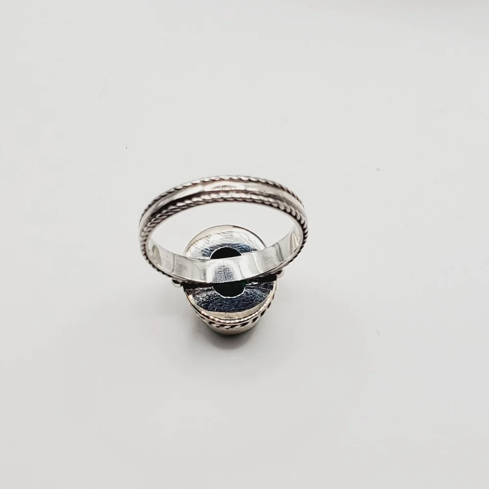 Oval Emerald Green Quartz & 925 Sterling Silver Bezel Set - Rope Design Ring
